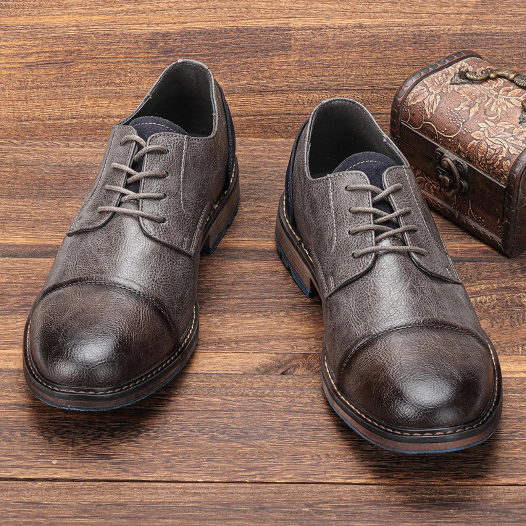 The Monferrato Men’s Retro Lace Up Leather Oxford Shoes